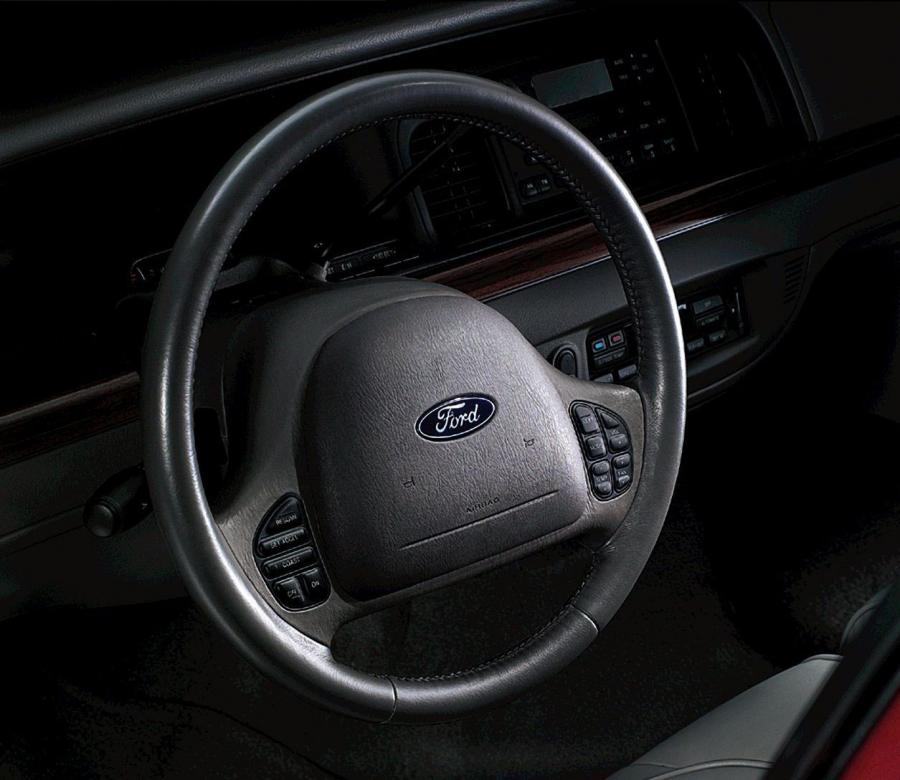  Ford Crown Victoria 1998 года  (фото 94 из 161)